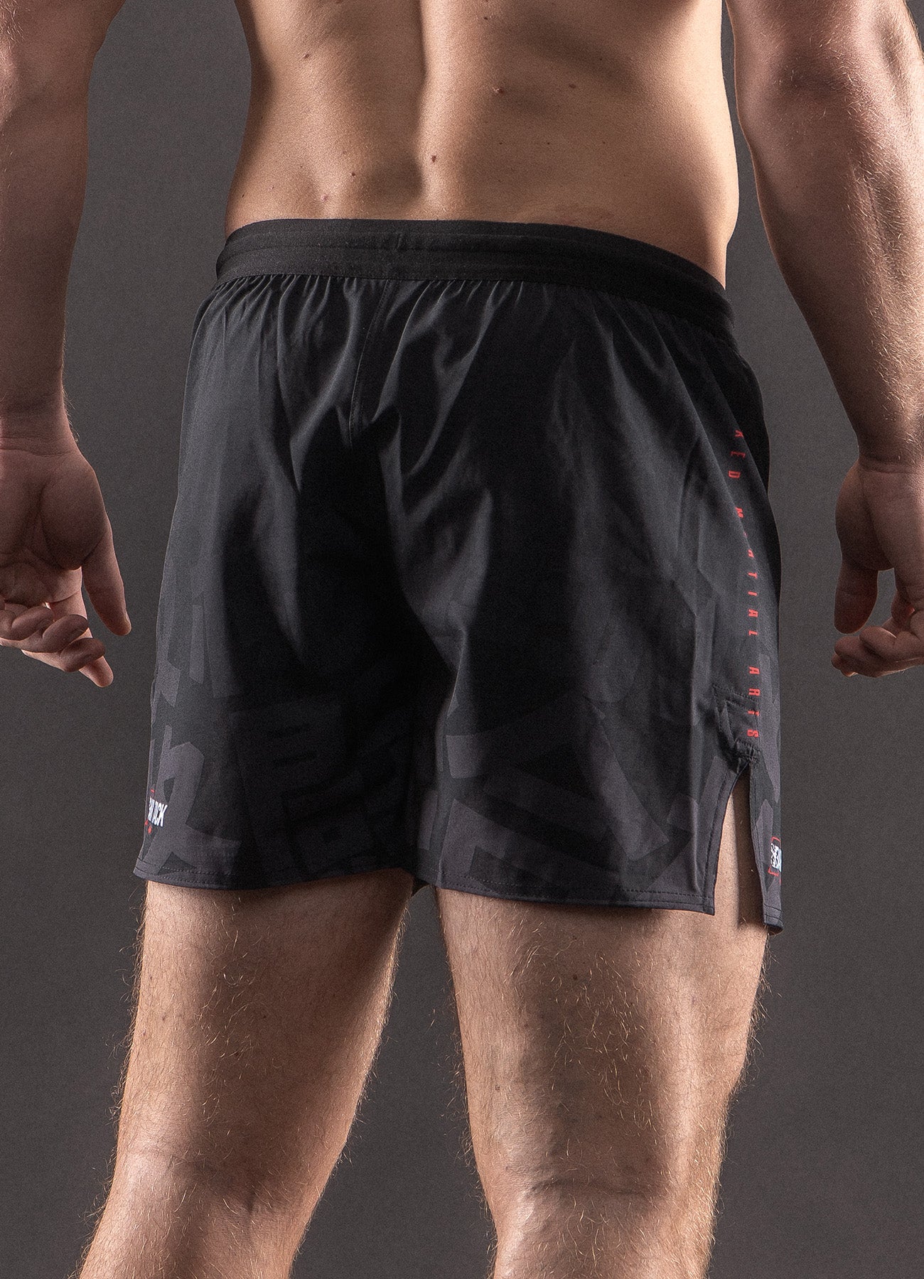 MMA-Short Bar Tack AeroLite™ "KUROGANE 黒鉄" - Schwarz