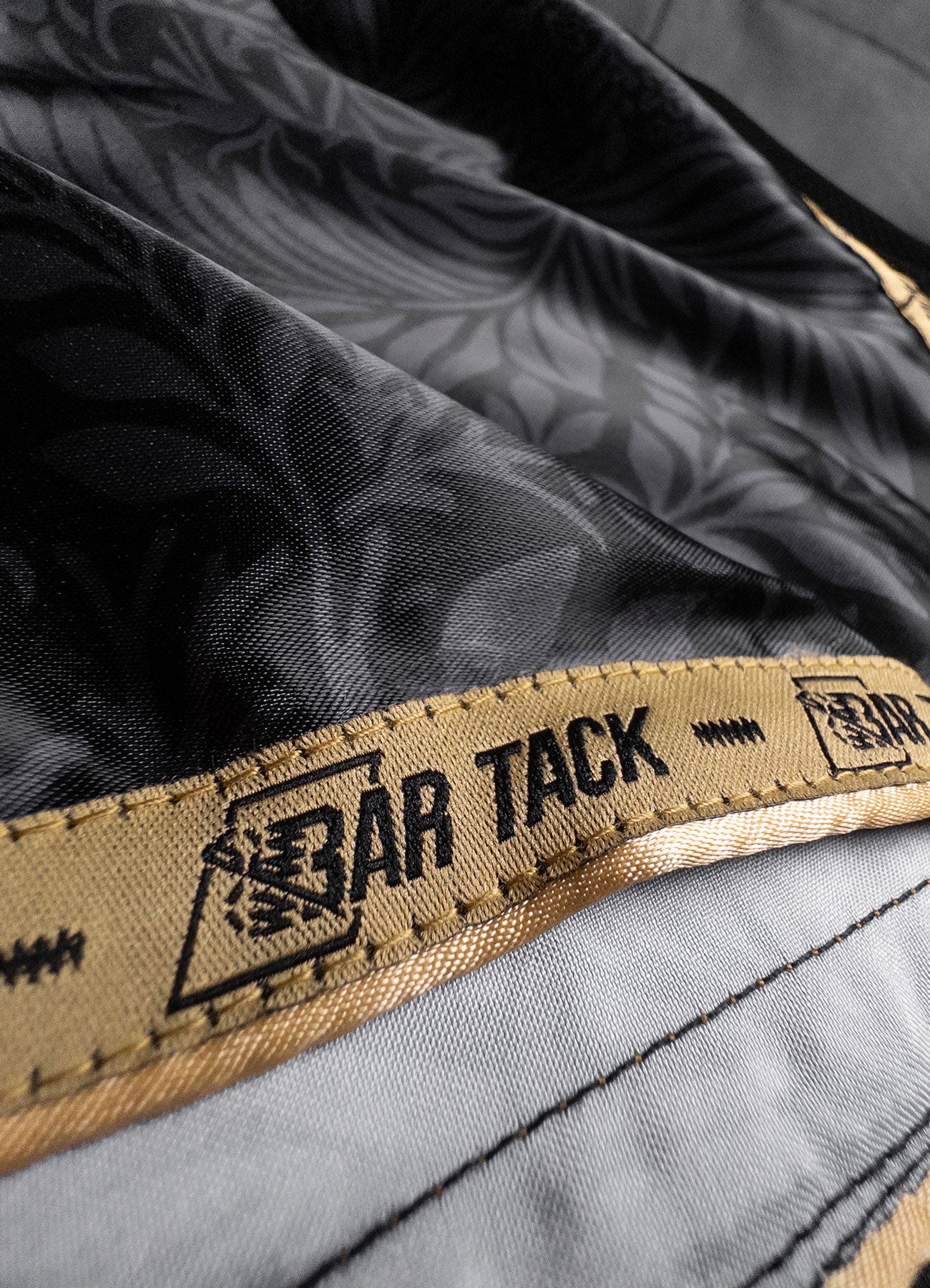 Thai Boxshorts Bar Tack "Royal Boxing" - Schwarz