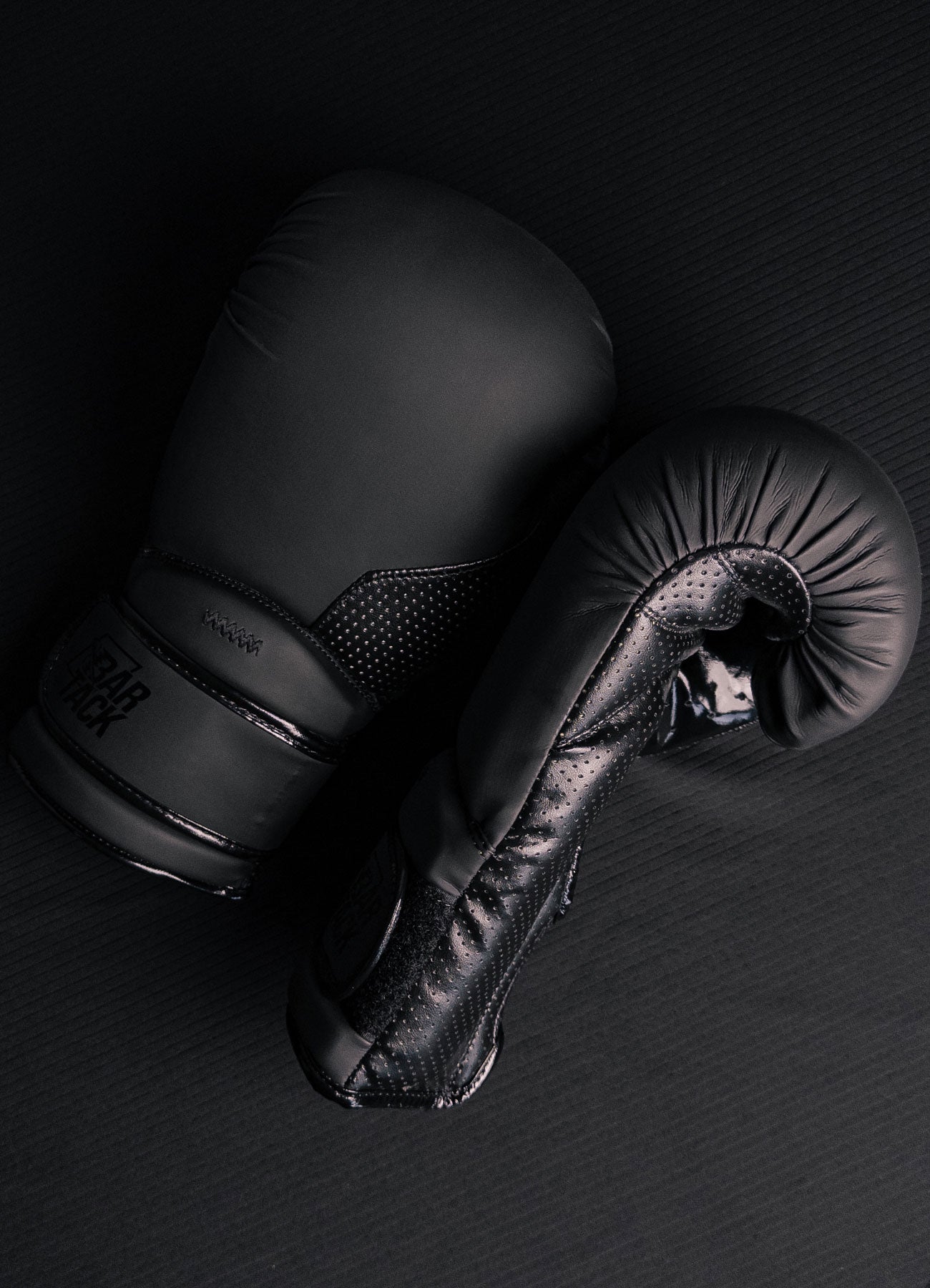 Boxhandschuhe Bar Tack "Striker" - Schwarz/Schwarz