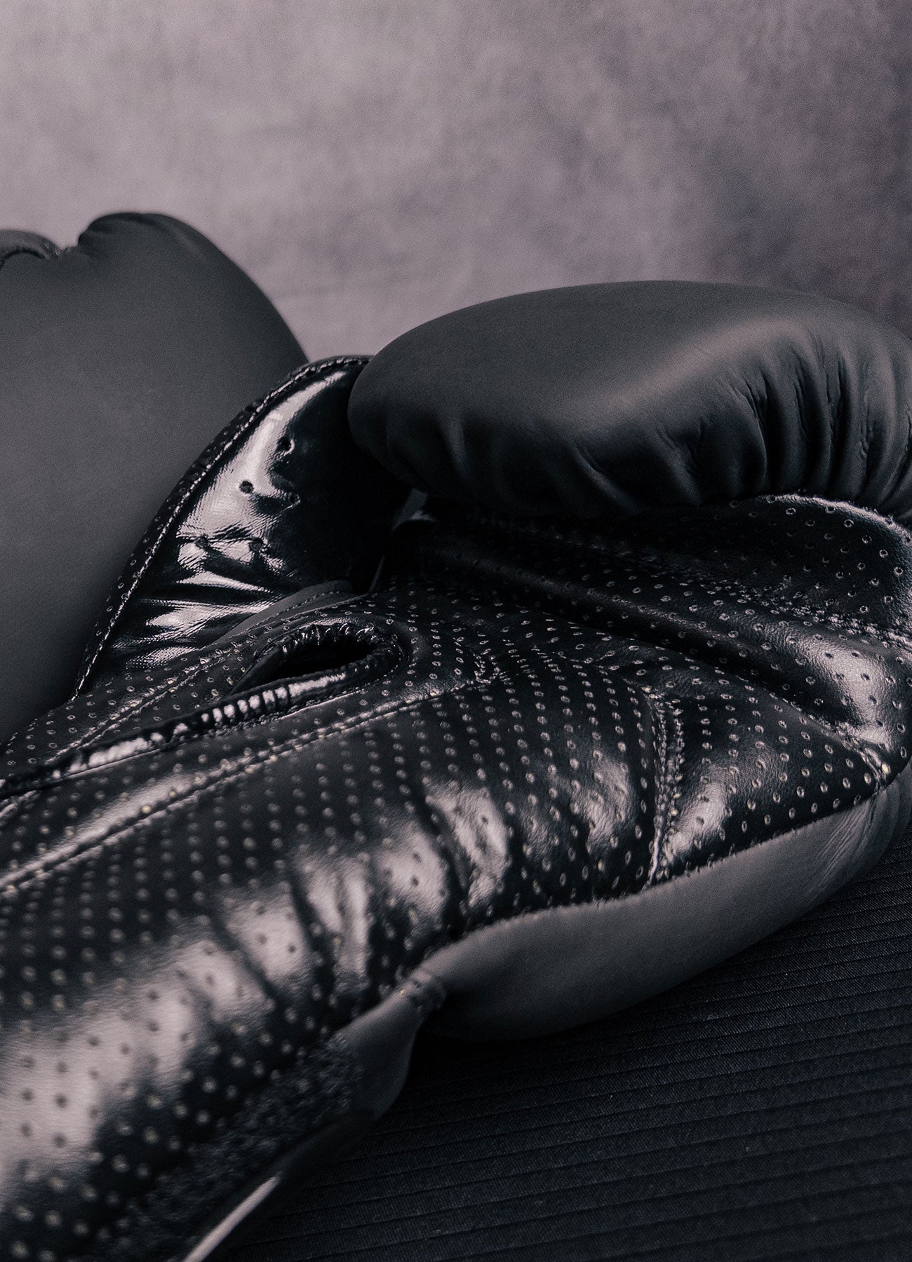 Boxhandschuhe Bar Tack "Striker" - Schwarz/Schwarz