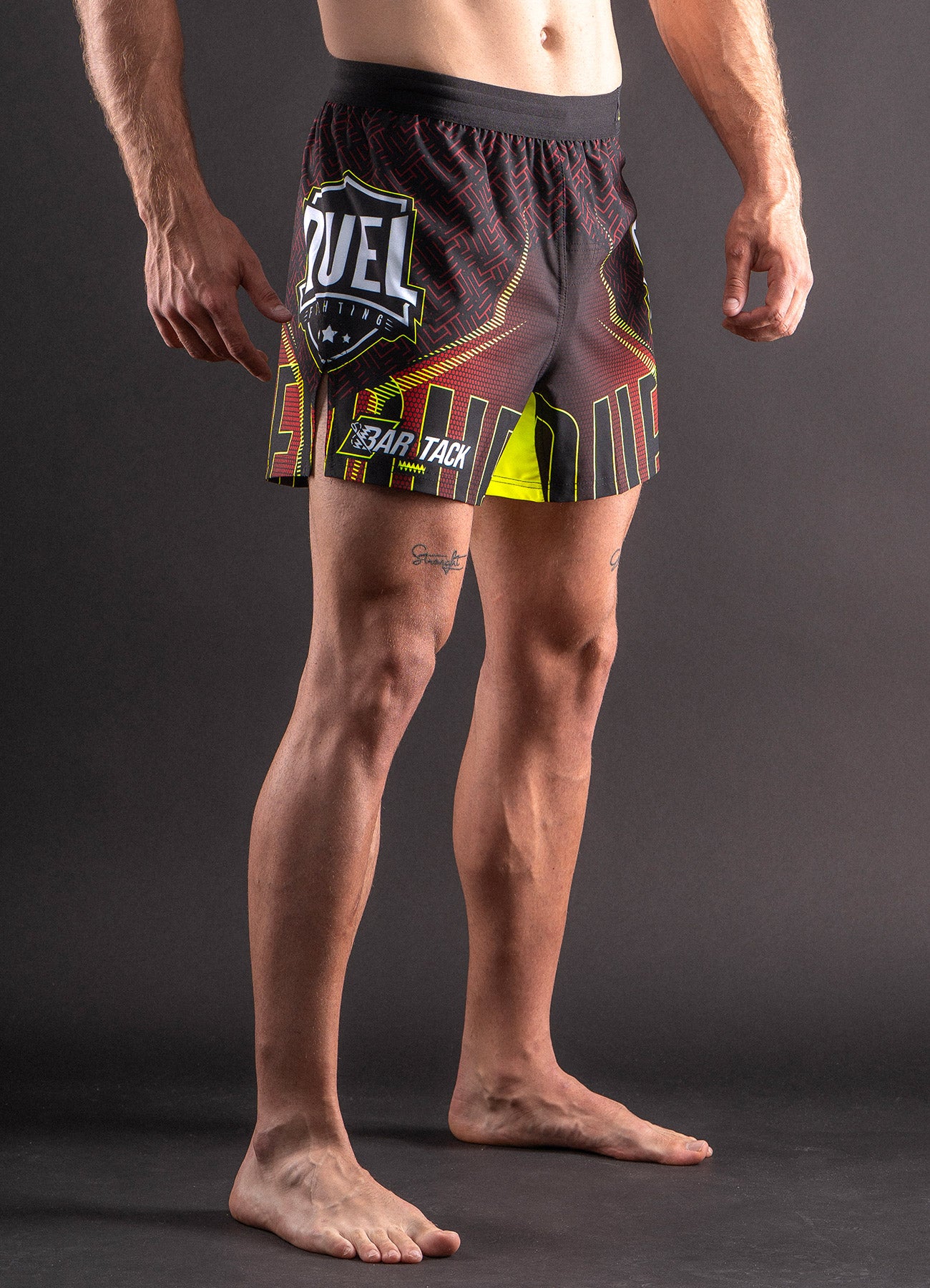 MMA-Shorts AeroLite™ Bar Tack x Duel Fighting – Rot