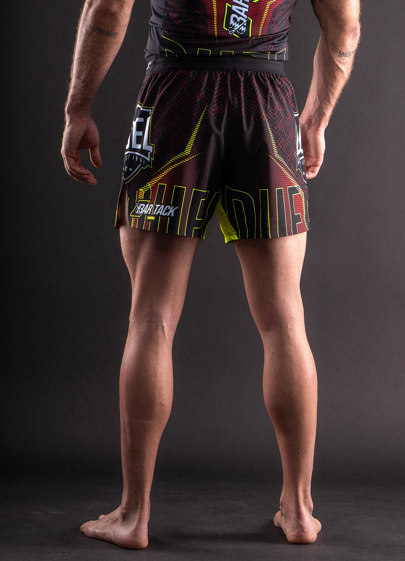 MMA-Shorts AeroLite™ Bar Tack x Duel Fighting – Rot
