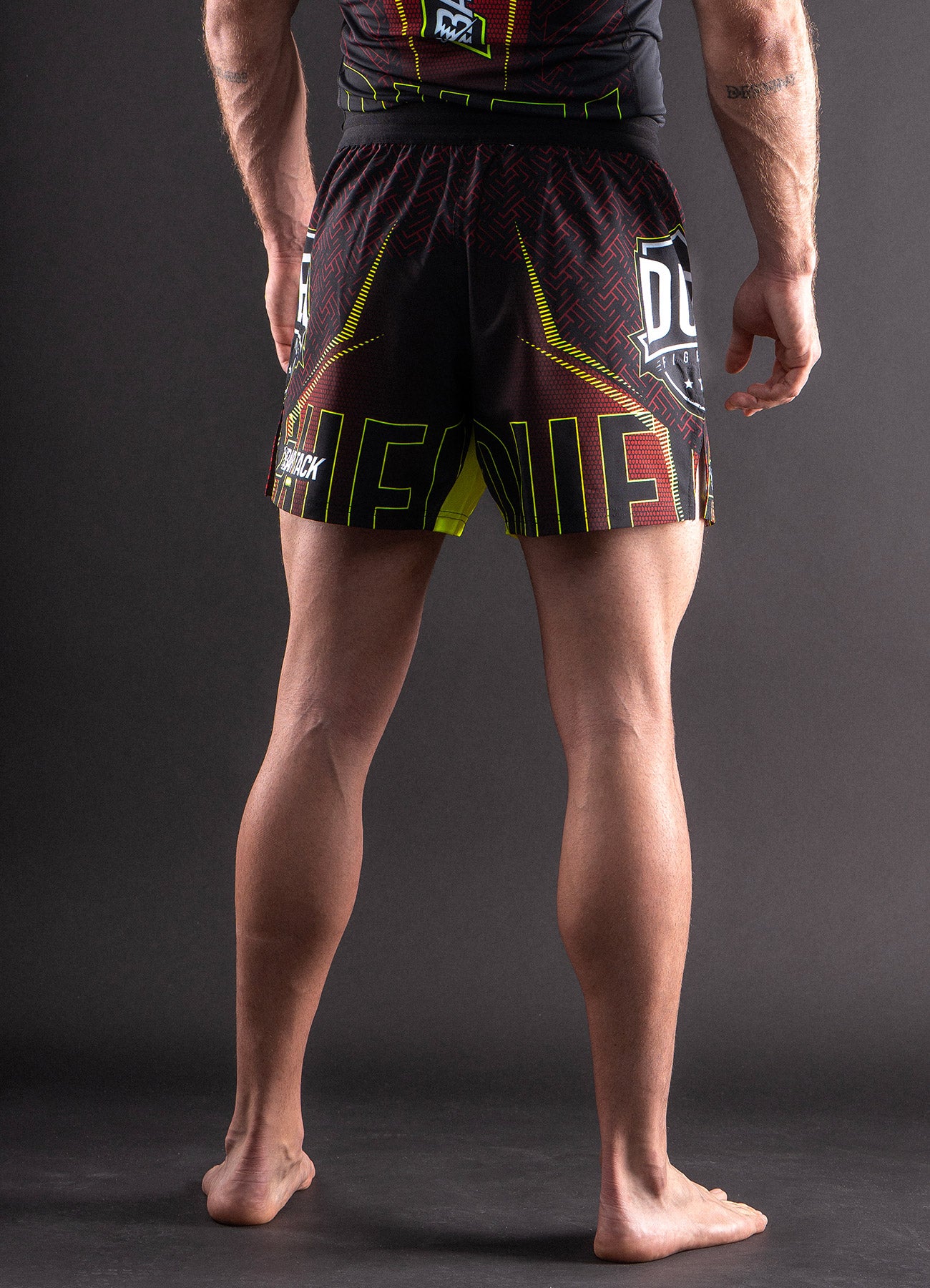 MMA-Shorts AeroLite™ Bar Tack x Duel Fighting – Rot
