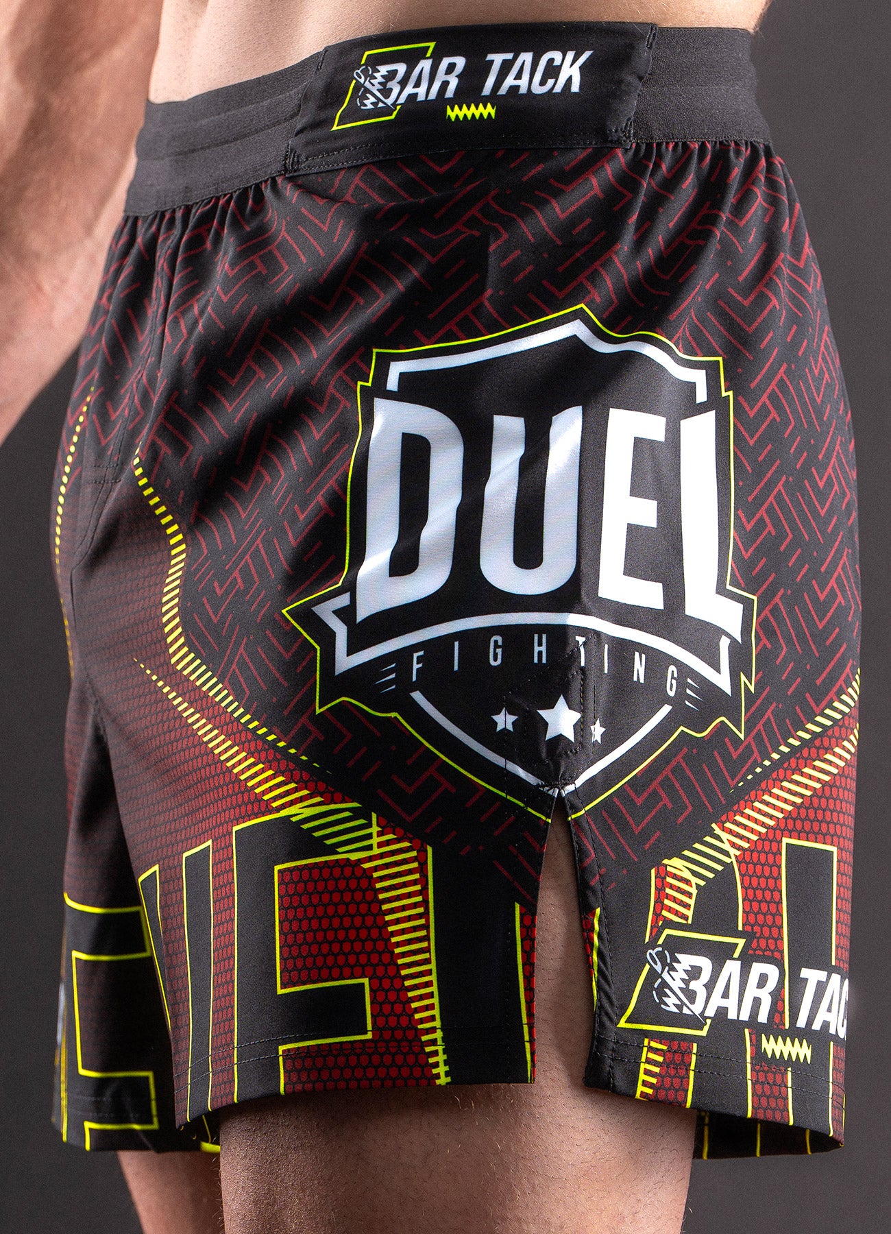 MMA-Shorts AeroLite™ Bar Tack x Duel Fighting – Rot