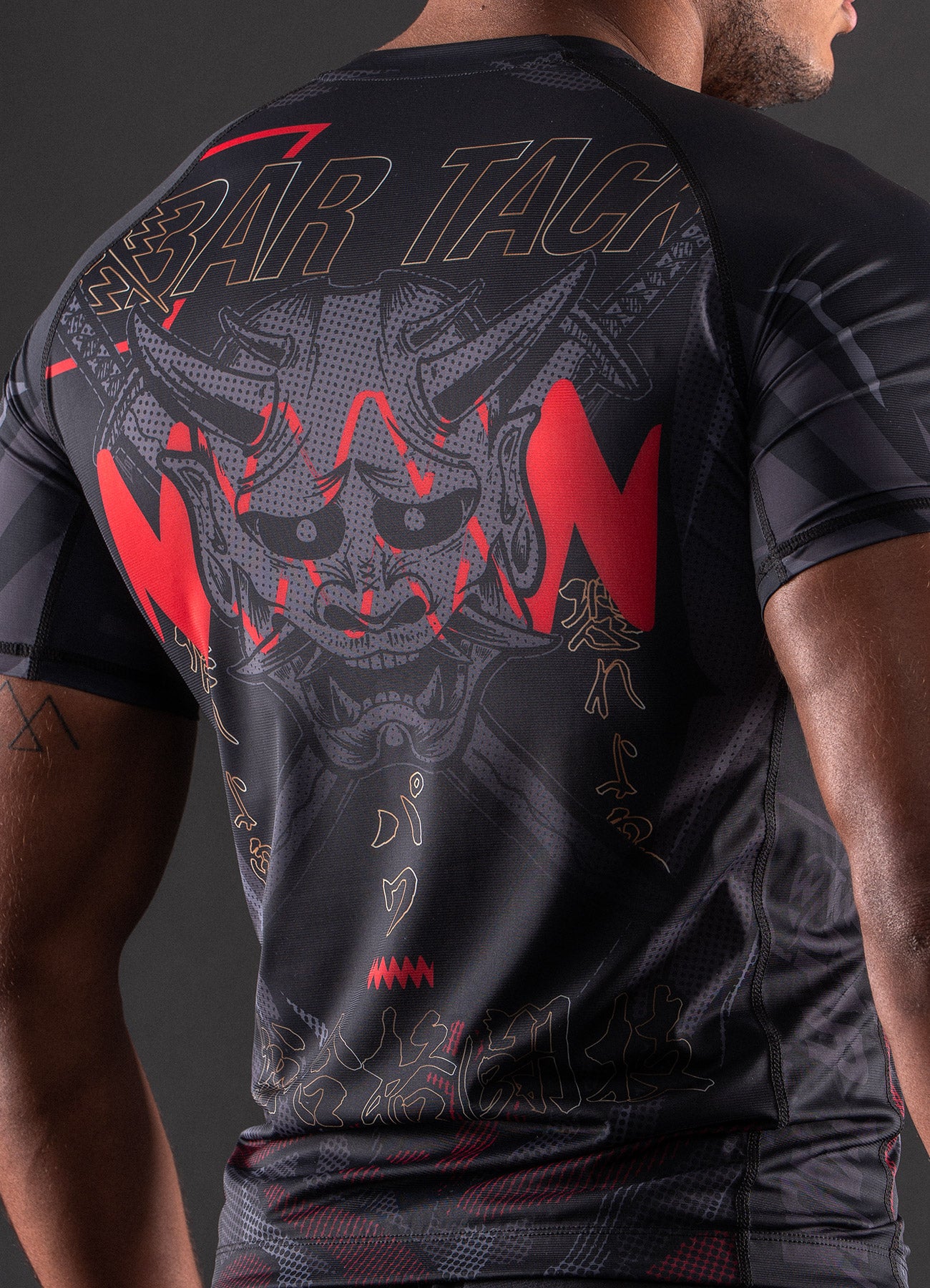 Kurzarm Rashguard Bar Tack "ONI 鬼" – Schwarz