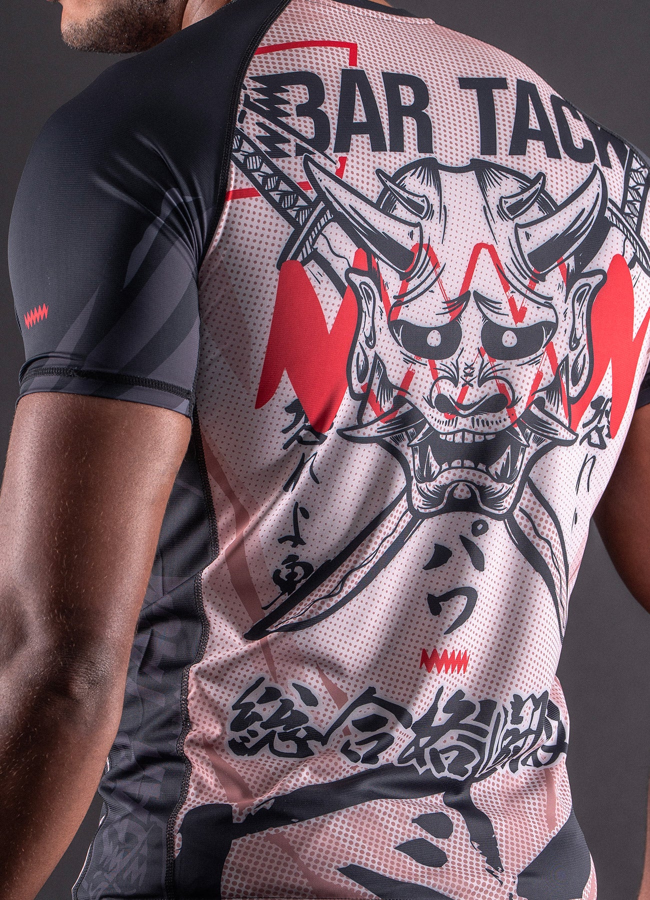 Kurzarm Rashguard Bar Tack "ONI 鬼“ – Sand