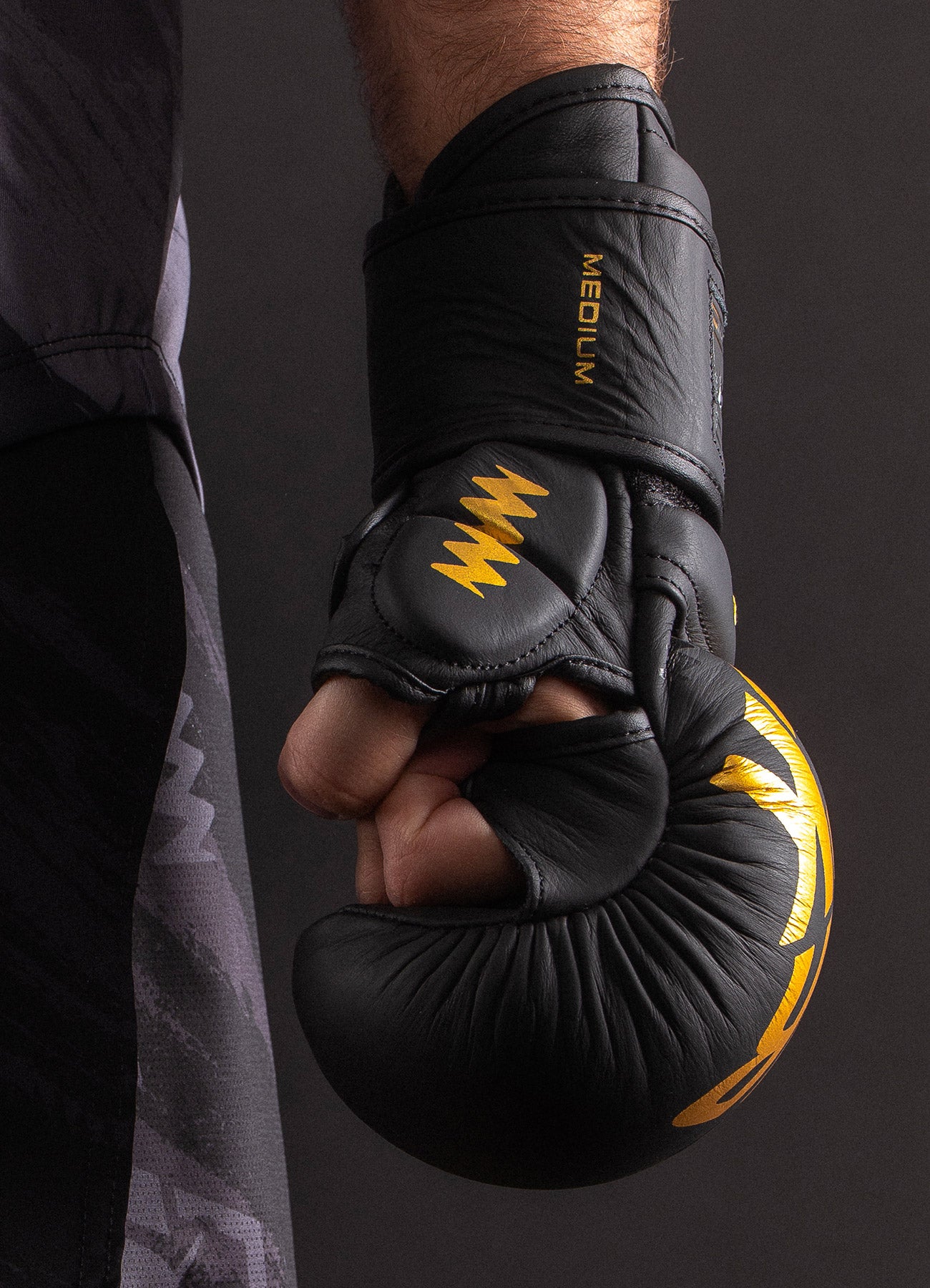 MMA Sparring Handschuhe Bar Tack Nova™ "Gravity" - Schwarz/Gold
