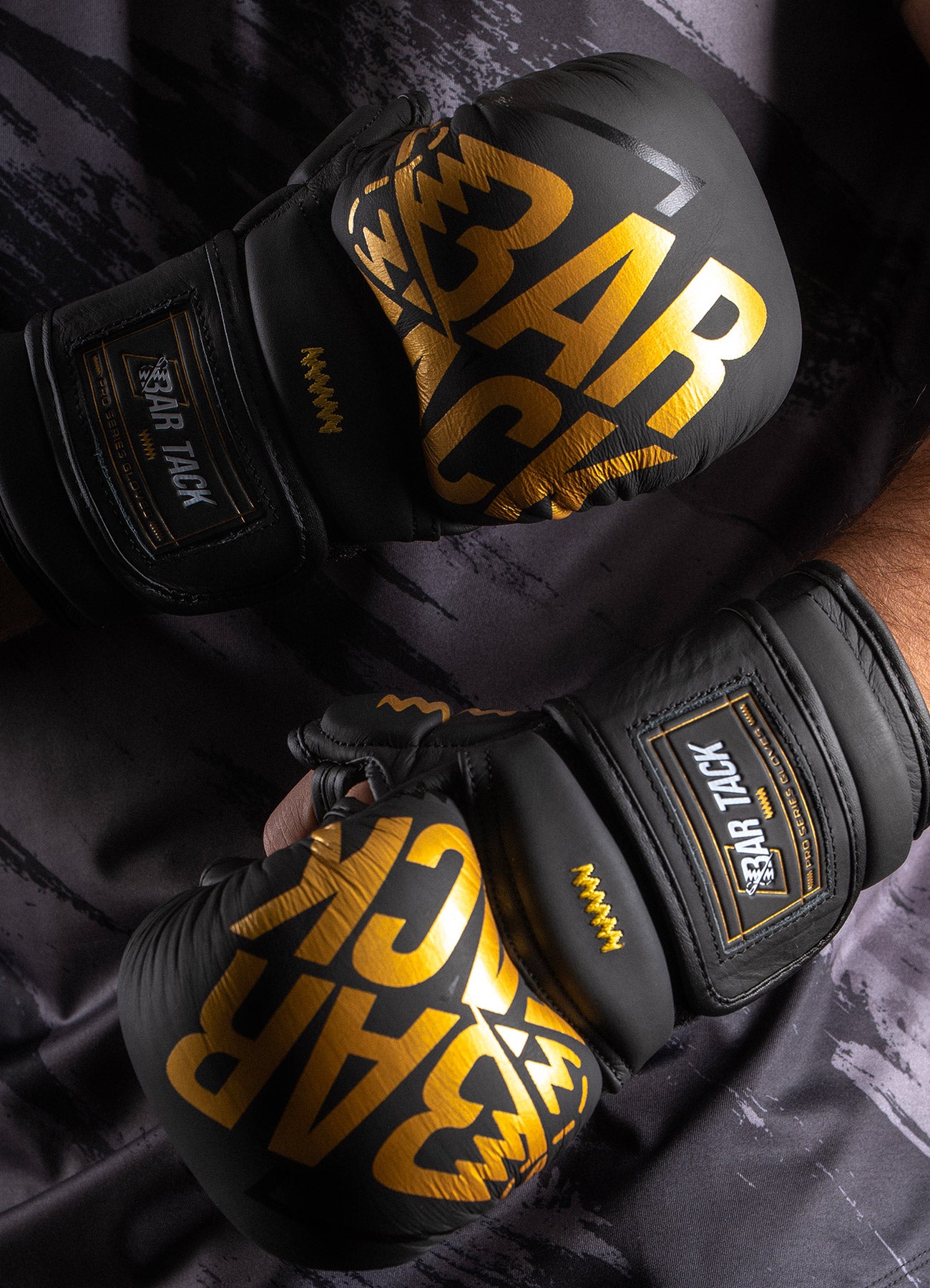 MMA Sparring Handschuhe Bar Tack Nova™ "Gravity" - Schwarz/Gold