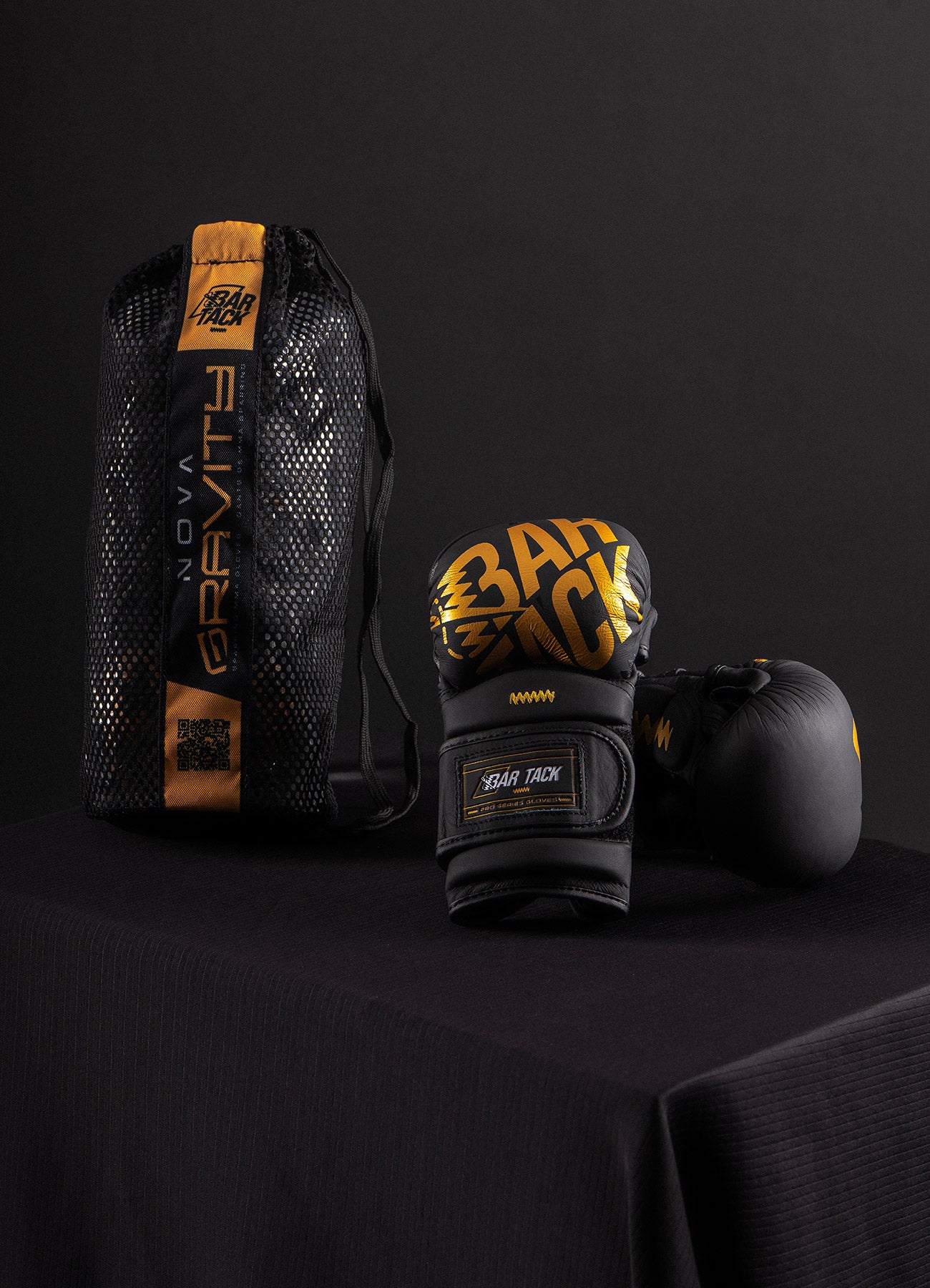 MMA Sparring Handschuhe Bar Tack Nova™ "Gravity" - Schwarz/Gold