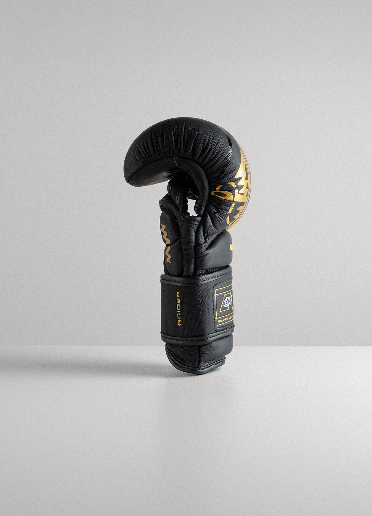MMA Sparring Handschuhe Bar Tack Nova™ "Gravity" - Schwarz/Gold