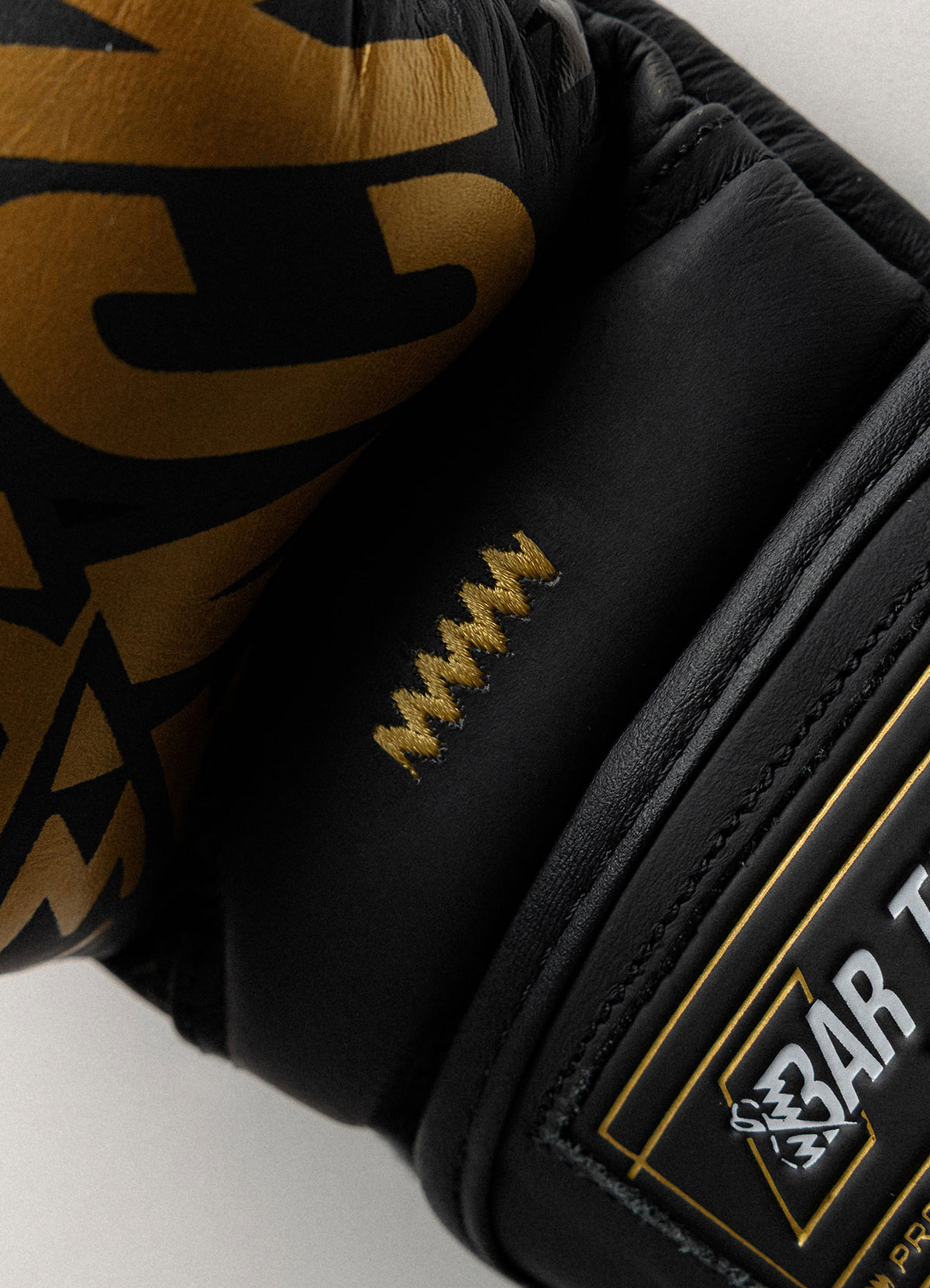MMA Sparring Handschuhe Bar Tack Nova™ "Gravity" - Schwarz/Gold