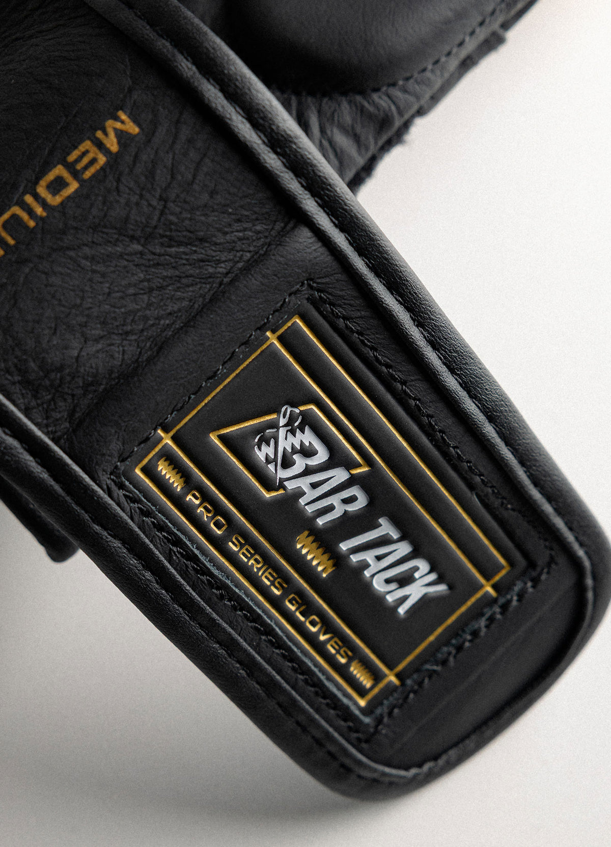 MMA Sparring Handschuhe Bar Tack Nova™ "Gravity" - Schwarz/Gold