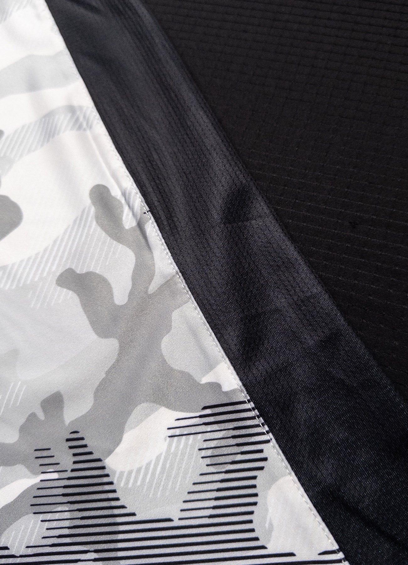T-Shirt DryMax™ Bar Tack x Daniel Woirin "Arctic Camo" - Weiß/Schwarz