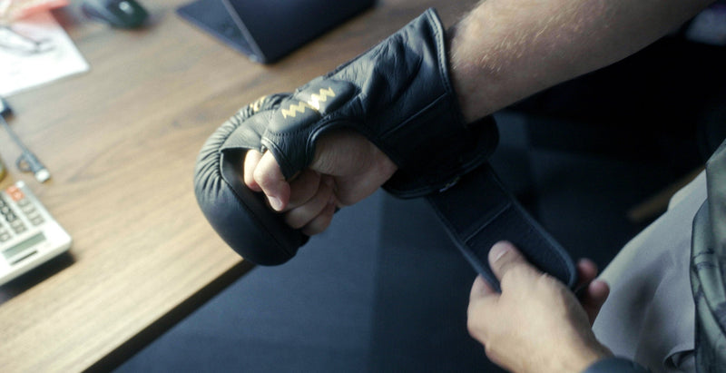 MMA Sparring Handschuhe Bar Tack Nova™ "Gravity" - Schwarz/Gold